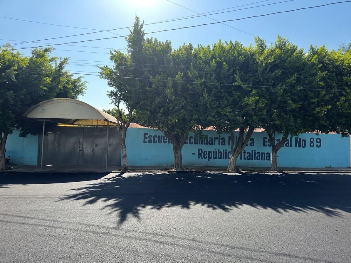 Escuela en frente